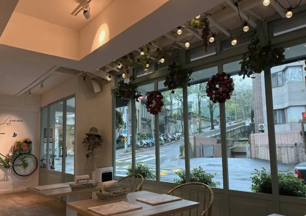 The relaxing and stylish interior of Le Lakeshore cafe in Neihu a dog friendly venue